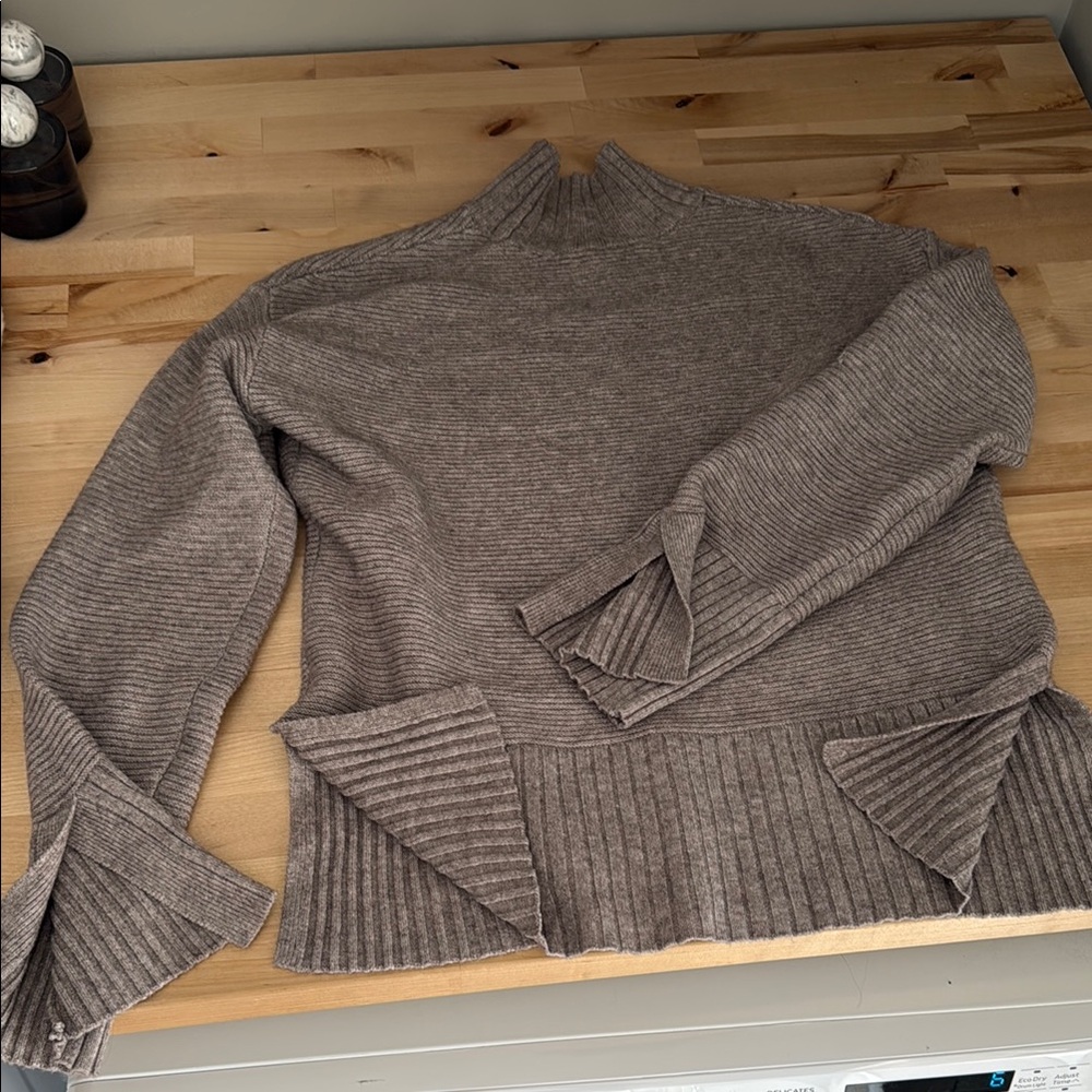Women's Ribbed Knit Sweater - Brown